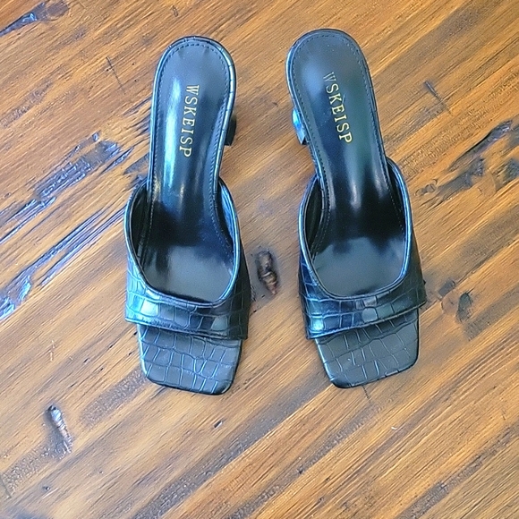Wskeisp Sandals - Picture 1 of 7